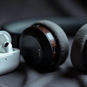 Airpodsy kontra słuchawki Sony i Bose – porównanie ANC w 2026 roku